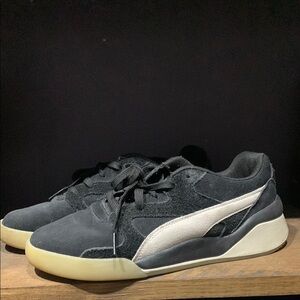 Puma unisex Black and White Sneakers